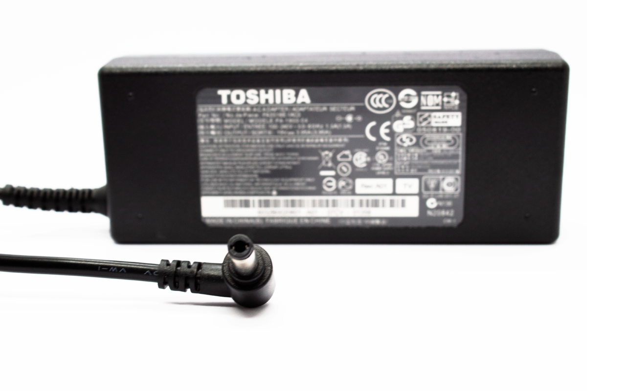 Cargador Laptop TOSHIBA 19V/3.95A/75W/5.5*2.5mm Plug Negro, Original